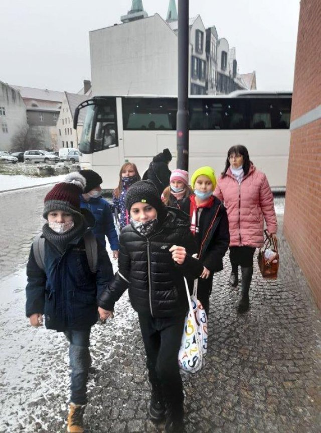 [FOTO] Uczniowie z gminy Dobromierz spędzili Mikołajki w kinie