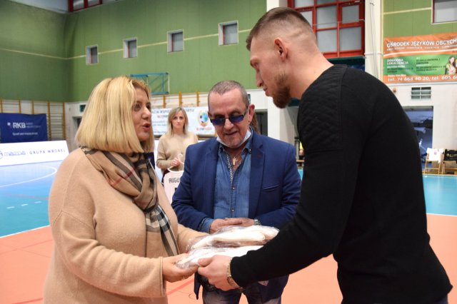 [FOTO] Ponad 90 tys. złotych trafi na leczenie malutkiej Hani. Za nami kolejna edycja charytatywnego turnieju piłki nożnej