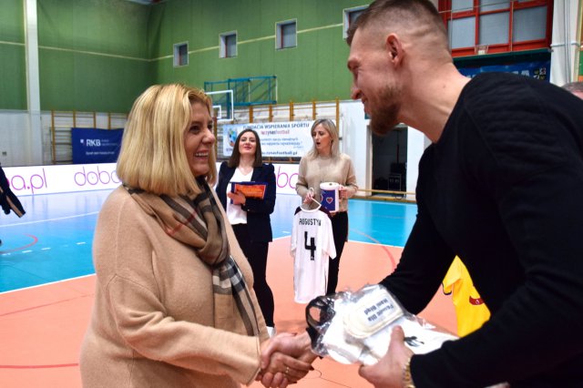 [FOTO] Ponad 90 tys. złotych trafi na leczenie malutkiej Hani. Za nami kolejna edycja charytatywnego turnieju piłki nożnej