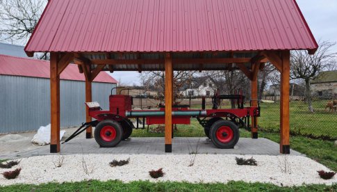 [FOTO] Wyremontowali remizę i odnowili zabytkowy wóz strażacki