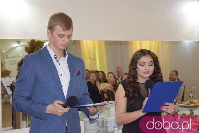 [FOTO] Poloneza czas zacząć... Studniówka Zespołu Szkół w Strzegomiu