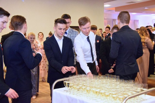 Studniówka świdnickiego Ekonomika