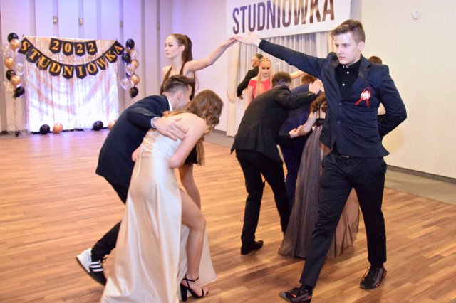 Studniówka świdnickiego Ekonomika