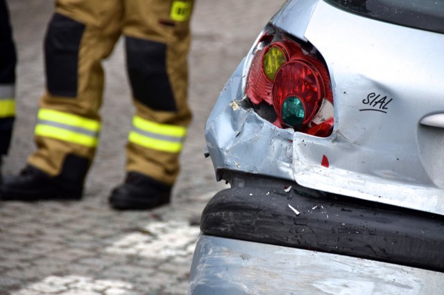 Kolizja na skrzyżowaniu ulicy Spółdzielczej z Trybunalską w Świdnicy