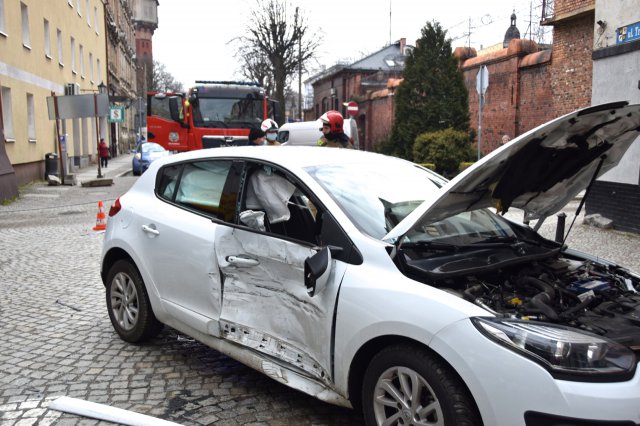 Kolizja na skrzyżowaniu ulicy Spółdzielczej z Trybunalską w Świdnicy