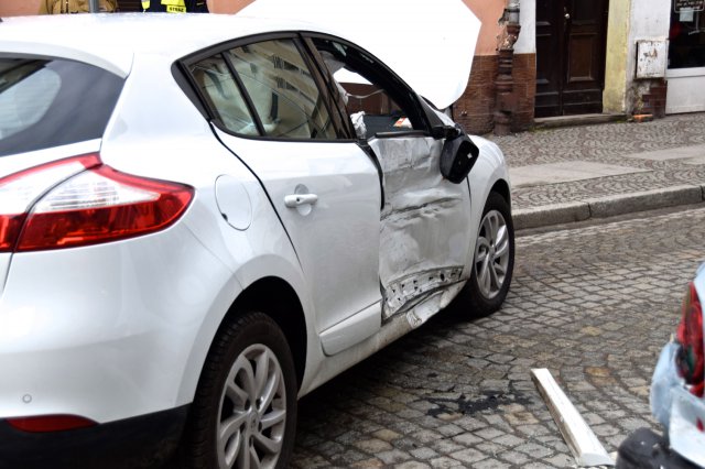 Kolizja na skrzyżowaniu ulicy Spółdzielczej z Trybunalską w Świdnicy
