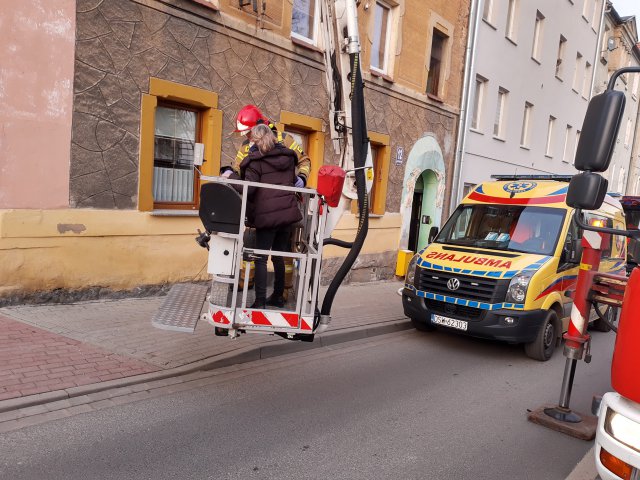 Pożar kamienicy w Strzegomiu. Interweniowało LPR