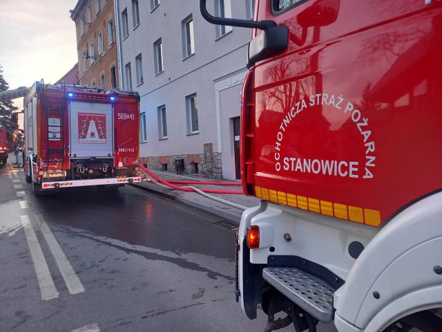 Pożar kamienicy w Strzegomiu. Interweniowało LPR