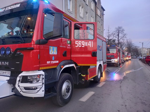 Pożar kamienicy w Strzegomiu. Interweniowało LPR