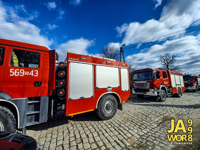 Zerwało dach z budynku w Kostrzy