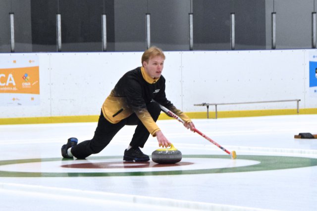 Zawody w curlingu