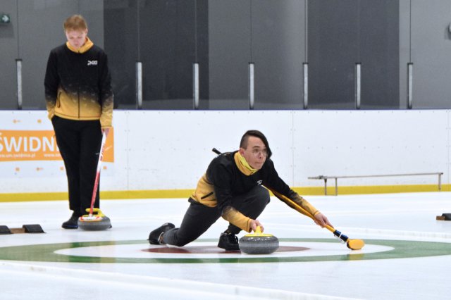 Zawody w curlingu