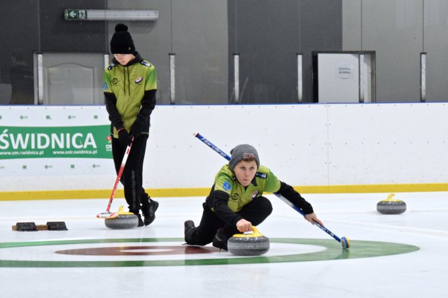Zawody w curlingu