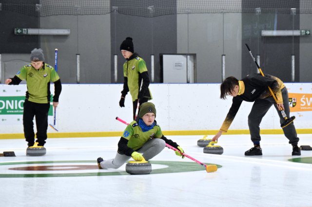 Zawody w curlingu
