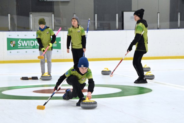 Zawody w curlingu