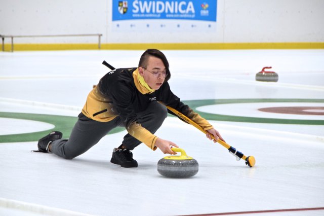 Zawody w curlingu