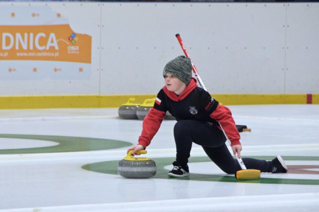 Zawody w curlingu