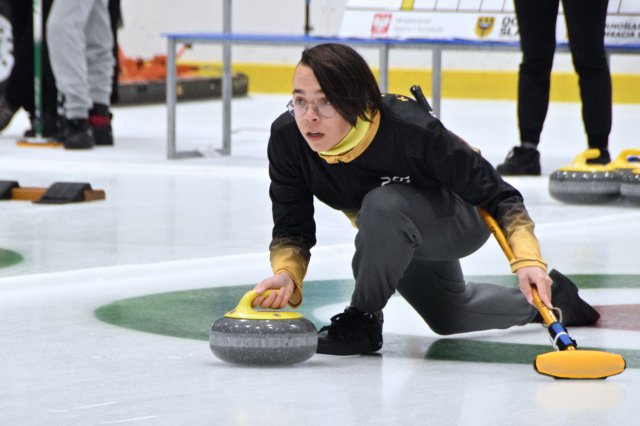 Zawody w curlingu