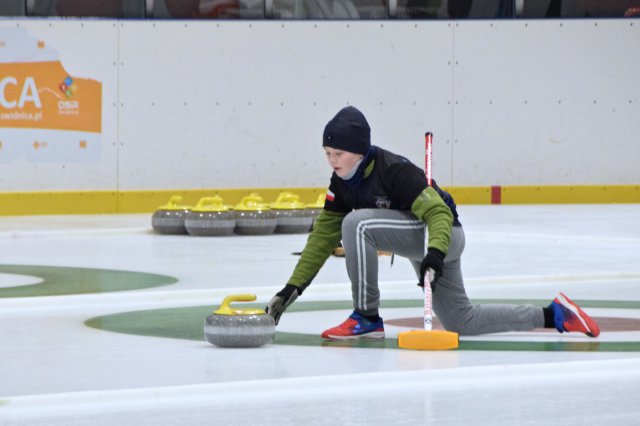 Zawody w curlingu
