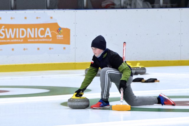 Zawody w curlingu