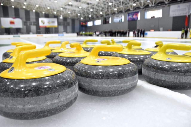Zawody w curlingu