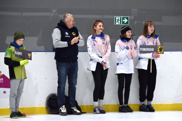 Zawody w curlingu
