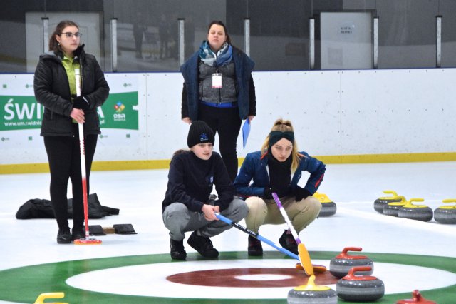 Zawody w curlingu