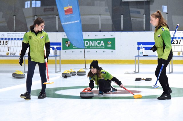 Zawody w curlingu