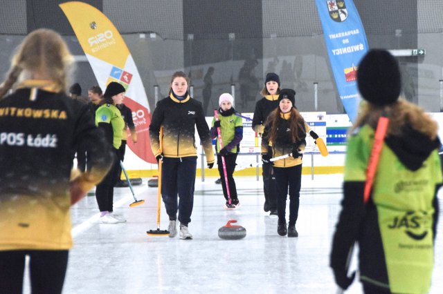Zawody w curlingu