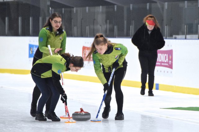 Zawody w curlingu