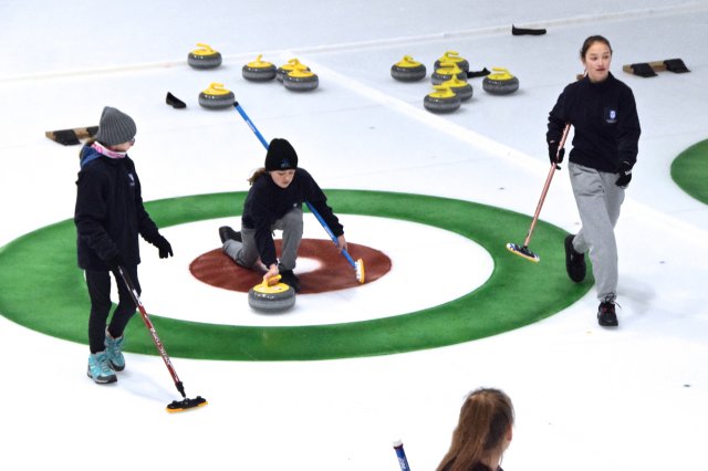 Zawody w curlingu