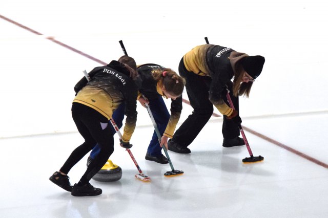 Zawody w curlingu