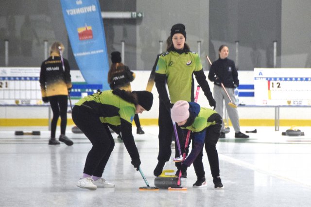 Zawody w curlingu