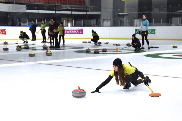 Zawody w curlingu
