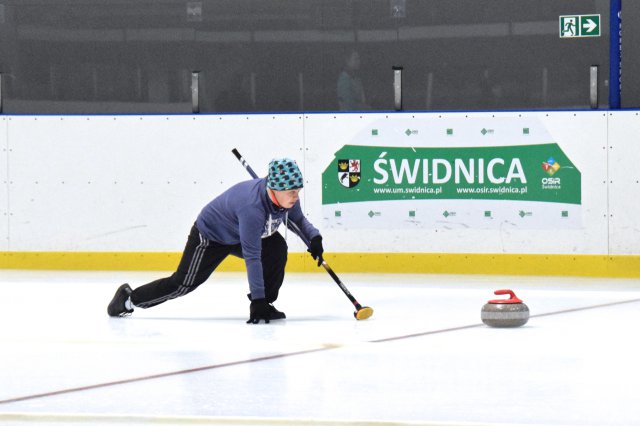 Zawody w curlingu