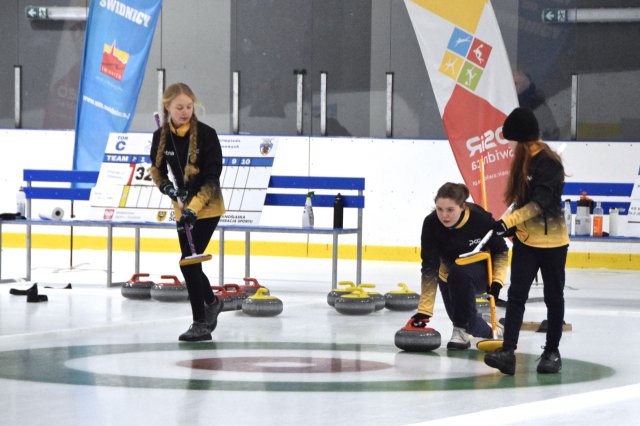 Zawody w curlingu