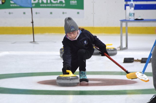 Zawody w curlingu