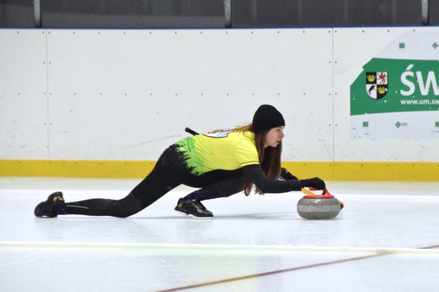Zawody w curlingu