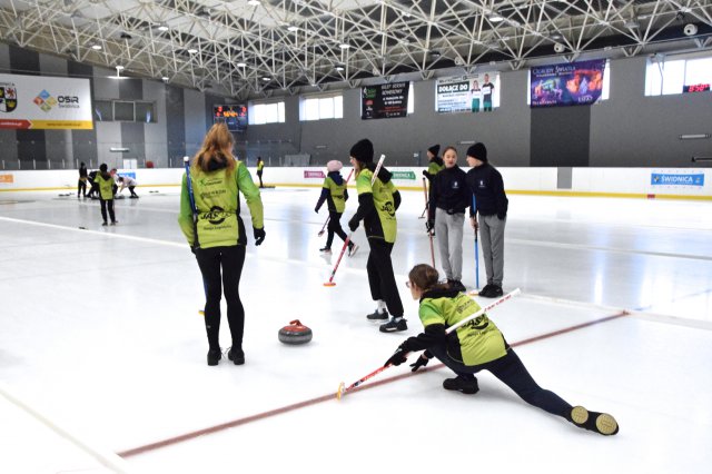 Zawody w curlingu