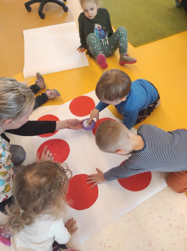 [FOTO] Spotkanie starszaków z Gminnego Żłobka z przedszkolakami z Bajkowej Dolinki