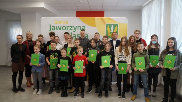 [FOTO] Burmistrz Jaworzyny Śląskiej rozdał stypendia sportowe i artystyczne