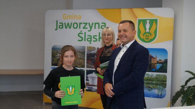 [FOTO] Burmistrz Jaworzyny Śląskiej rozdał stypendia sportowe i artystyczne