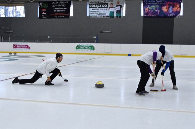 Drugi dzień zmagań w curlingu