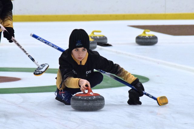 Drugi dzień zmagań w curlingu