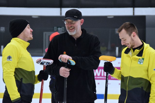 Drugi dzień zmagań w curlingu