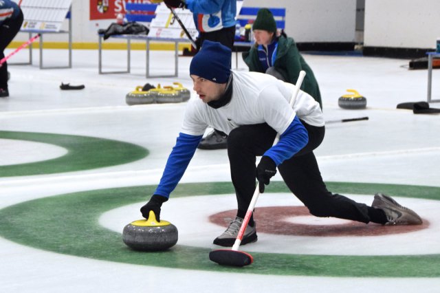 Drugi dzień zmagań w curlingu