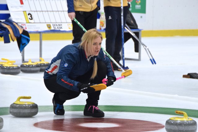 Drugi dzień zmagań w curlingu