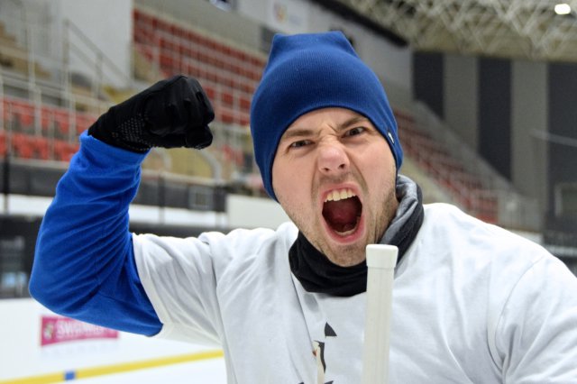 Drugi dzień zmagań w curlingu