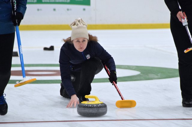 Drugi dzień zmagań w curlingu