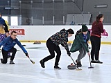 Drugi dzień zmagań w curlingu